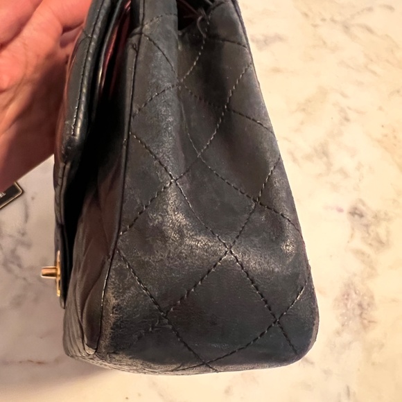 Chanel Quilted black CC leather Flap handbag - Picture 10 of 16